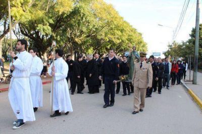 Monse�or Sarlinga estuvo presente en la fiesta patronal de Baradero