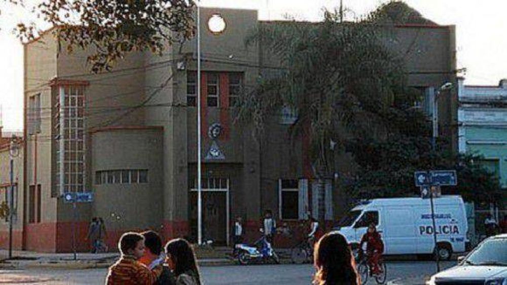 Detienen a dos sujetos que robaban celulares en Famaill�