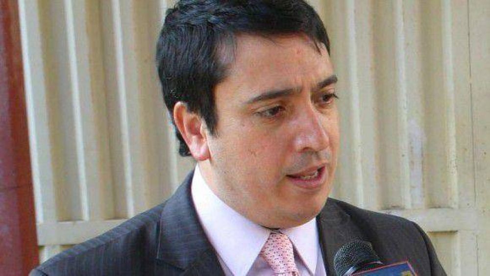 �Alperovich tiene que dar una soluci�n definitiva a los vendedores ambulantes�