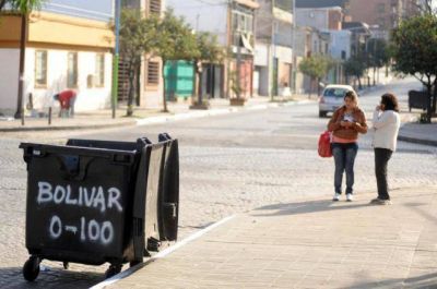 La enca�onan junto a su hija y le roban el auto