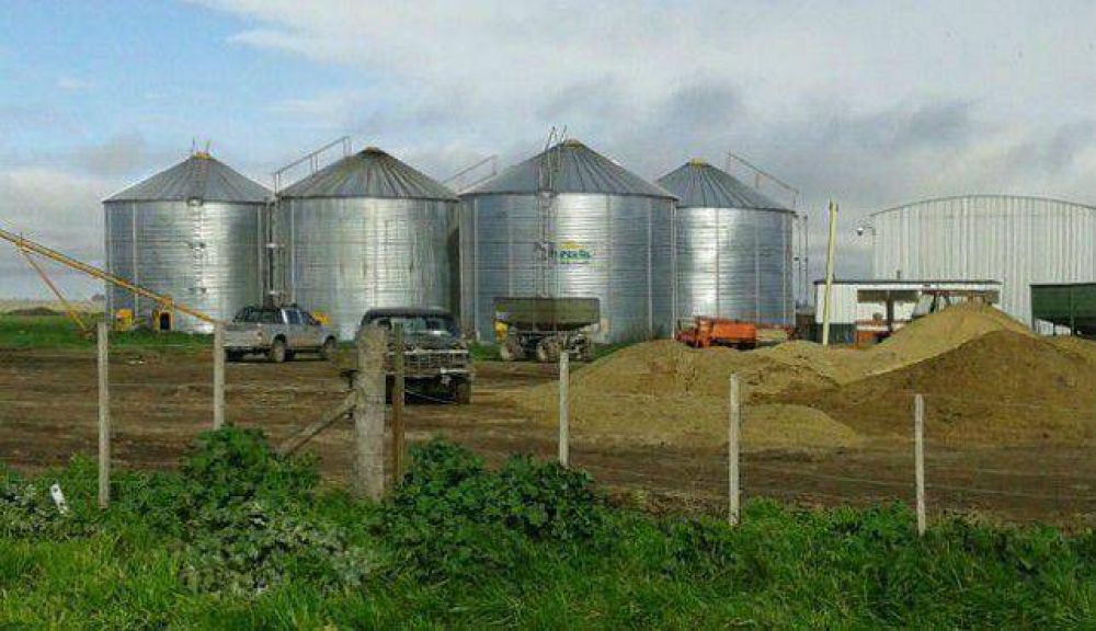 Se incendi� el cereal de un silo detr�s del Cementerio