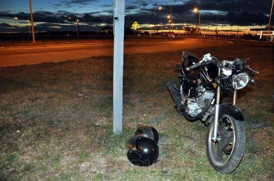 Dos heridos tras chocar en una moto