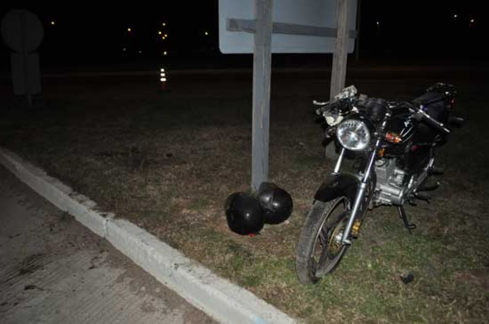 Un matrimonio azule�o herido al rodar en una moto