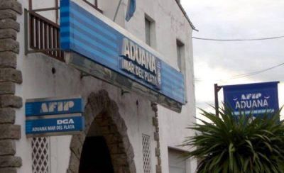 Como no les pagan los aumentos, aduaneros seguir�n con las medidas de fuerza
