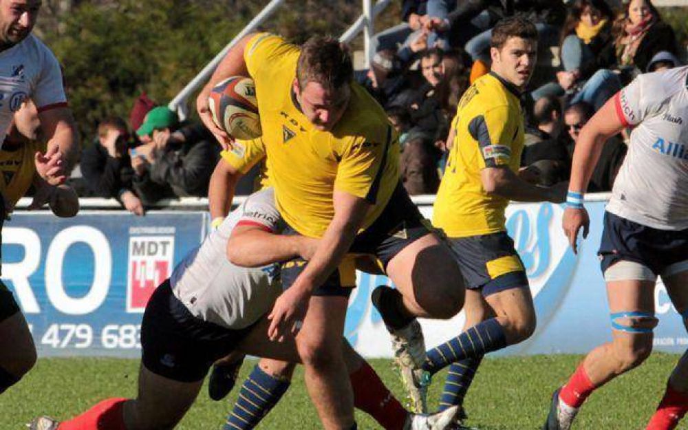 La Plata levant� otro partido y sigue c�modo arriba