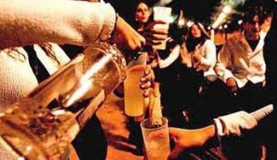Suspendieron a una polic�a que organizaba fiestas