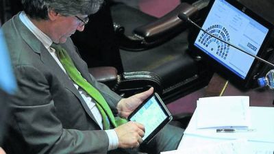 El vice quiere volver al Senado, pero el Gobierno no se decide