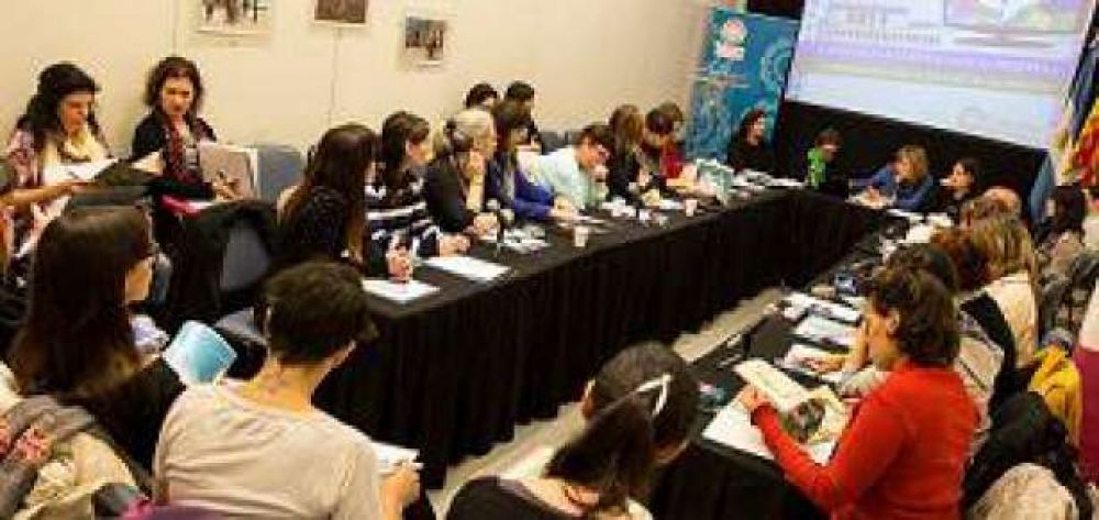 Taller contra la violencia medi�tica