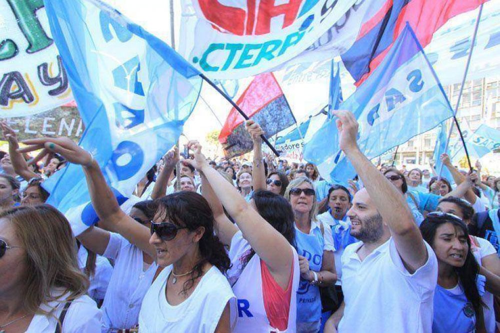Los docentes paran y se movilizan este lunes