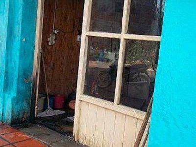 Atentaron contra radio en Feliciano: Arrojaron bid�n de combustible encendido