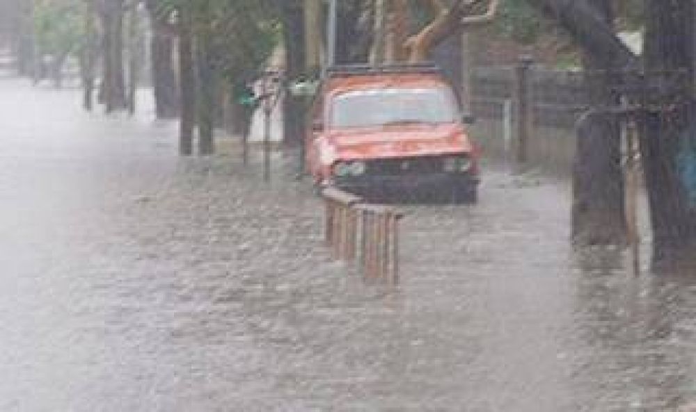 Quilmes: Reclaman pavimentaci�n, luminarias y desag�es al Intendente Guti�rrez