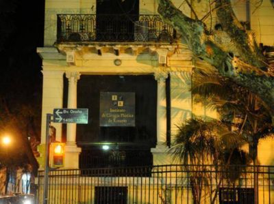 Una mujer lleva doce d�as en coma tras someterse a una cirug�a est�tica