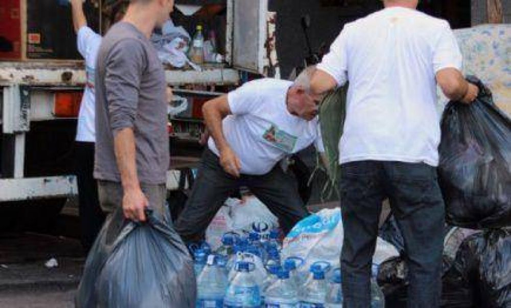 Camioneros solidarios recolectaron 90 mil kilos en mercader�as para inundados