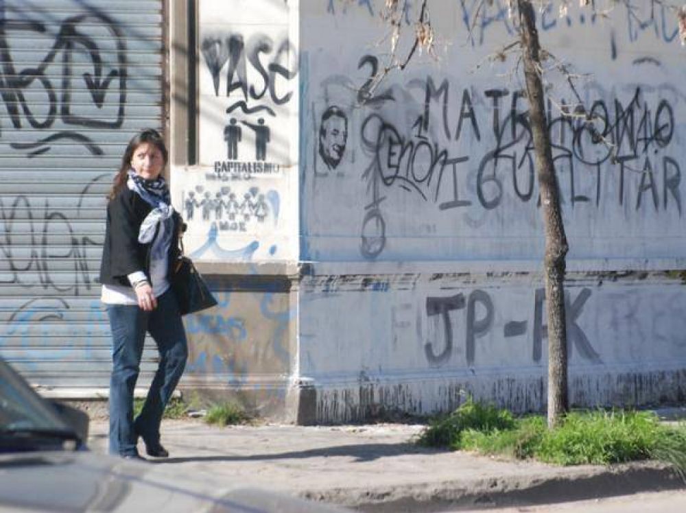 Los frentes arruinados con pintadas, son 