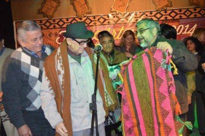 El Intendente Infante homenajeo a Morenito Su�rez por sus 50 a�os en la m�sica folcl�rica