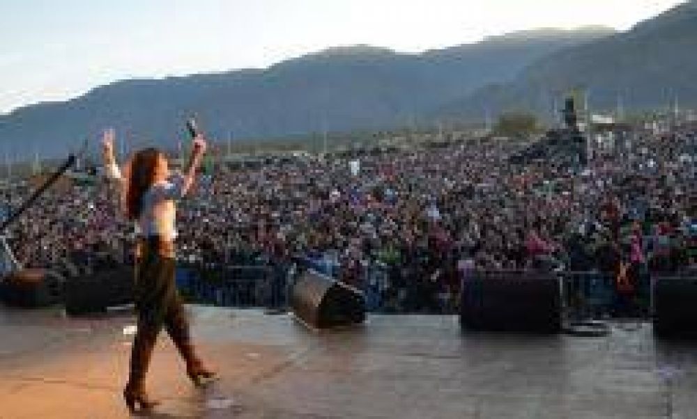 Soledad cant� ante una multitud en el Parque de la Ciudad