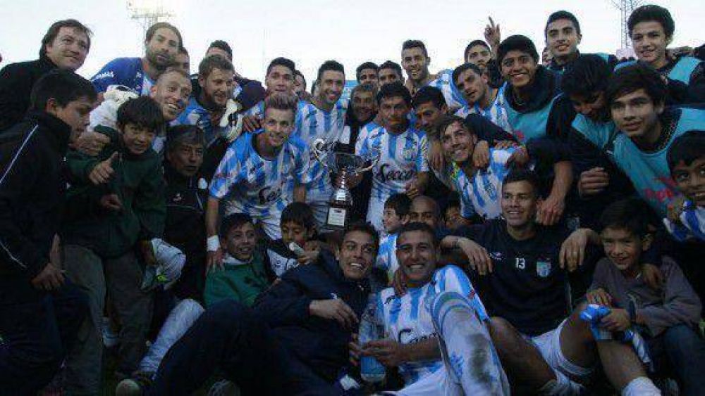 A Atl�tico le cost� pero volvi� a amargar a San Mart�n