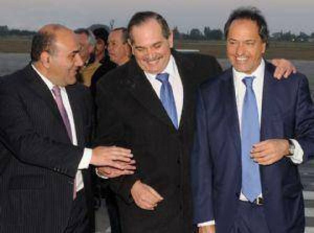 �Piantavotos? Dur�simos mensajes de la gente a Scioli por la foto con Alperovich
