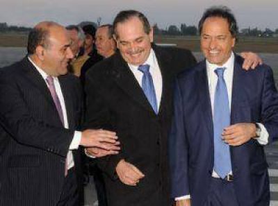 �Piantavotos? Dur�simos mensajes de la gente a Scioli por la foto con Alperovich