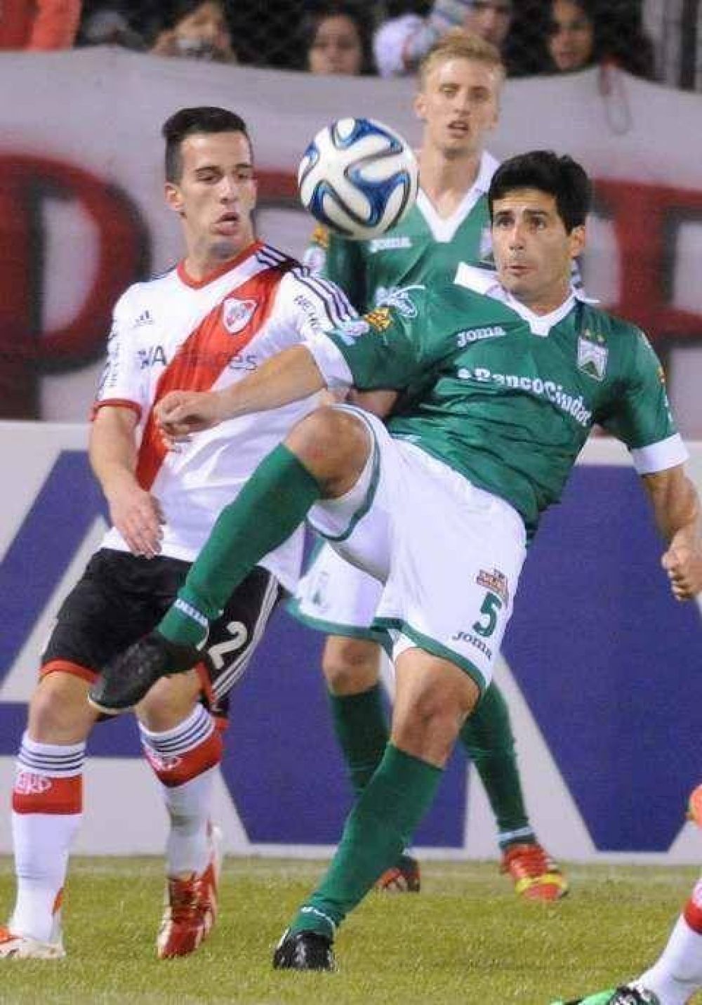 River en su paso por Salta le gan� por penales a Ferro