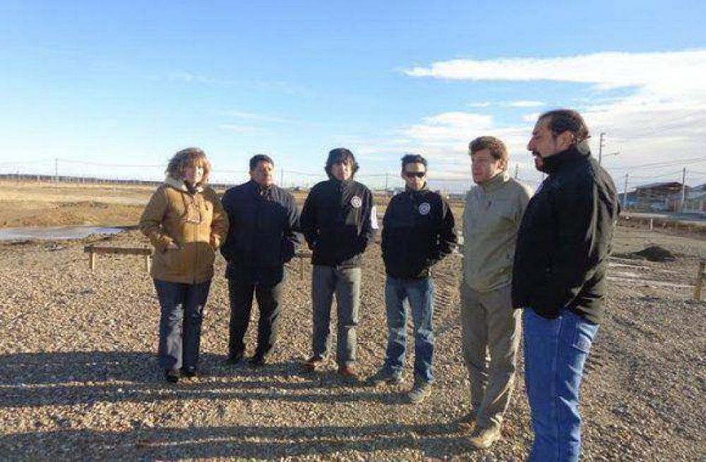 Melella y Mart�nez recorrieron la obra del Centro Integrador Comunitario