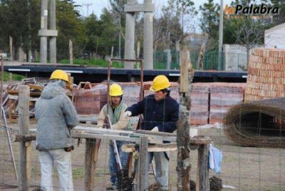 Comenz� la construcci�n de las 25 viviendas en Patagones 