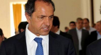 Lanzado y recorriendo el interior, Scioli dio pistas de su compa�ero de f�rmula