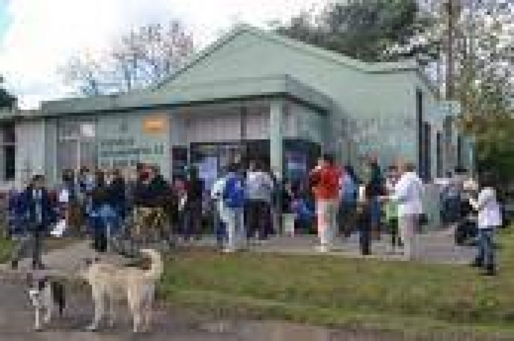 La Plata: M�s de dos mil familias fueron atendidas por el Frente Amplio Peronista en City Bell