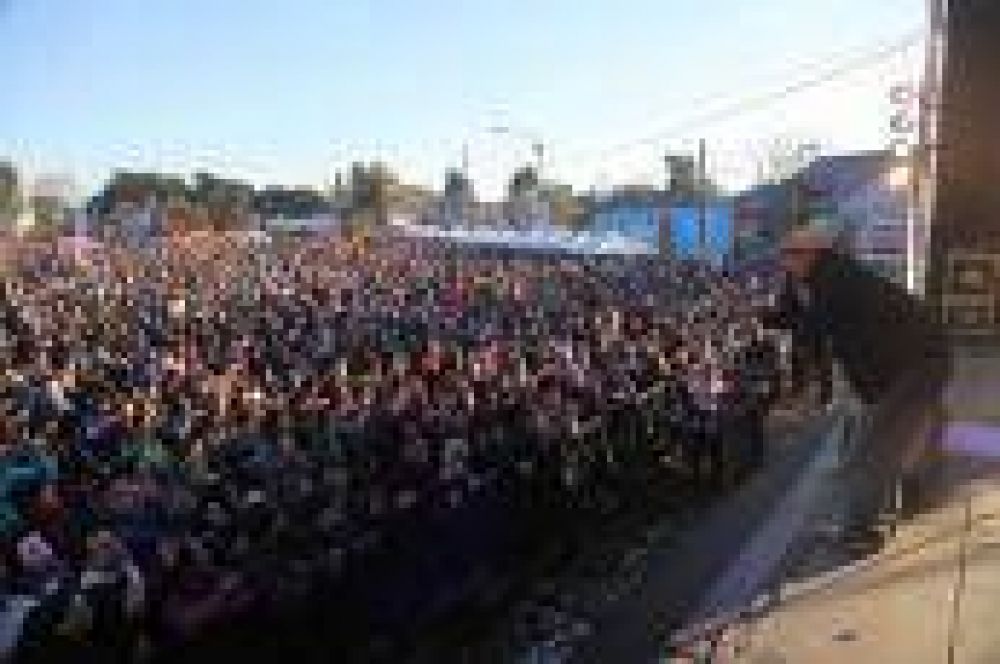 La Plata: Una multitud celebr� el 130� aniversario de la localidad de Melchor Romero