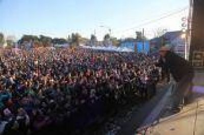 La Plata: Una multitud celebr� el 130� aniversario de la localidad de Melchor Romero
