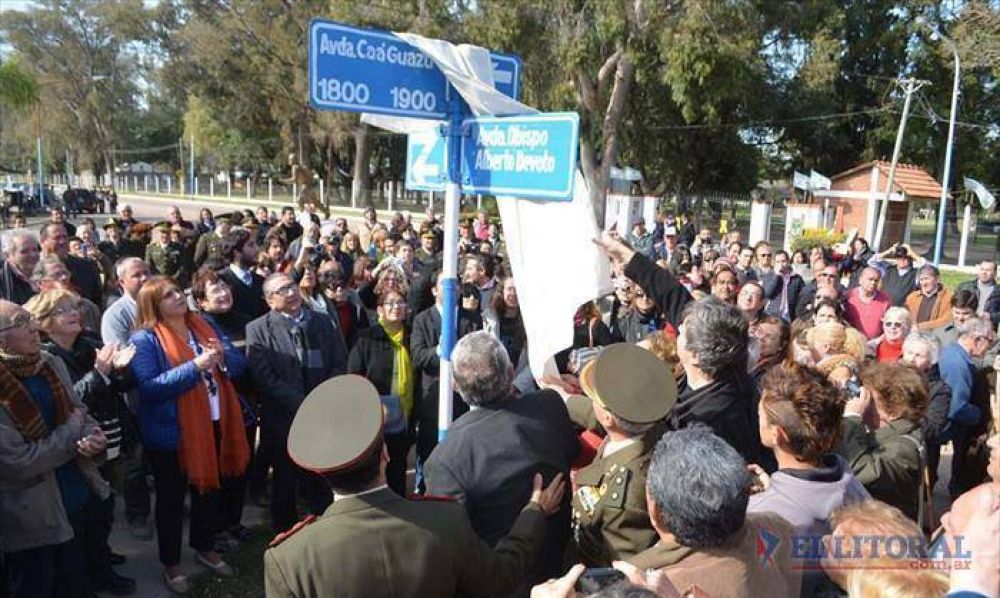 Impusieron el nombre de Obispo Devoto a una avenida y recordaron a goyanos desaparecidos