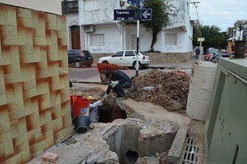 La Municipalidad de Corrientes reconstruye pluviales y veredas en el barrio Deportes