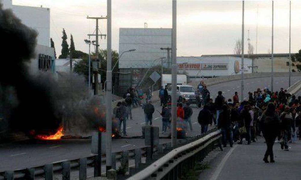 Indignado reclamo vecinal por muerte de joven bajo balas policiales