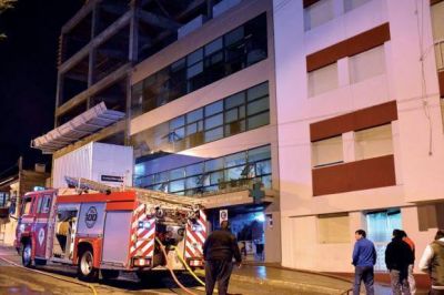 Supuesto cortocircuito provoc� un incendio en el Sindicato de Camioneros