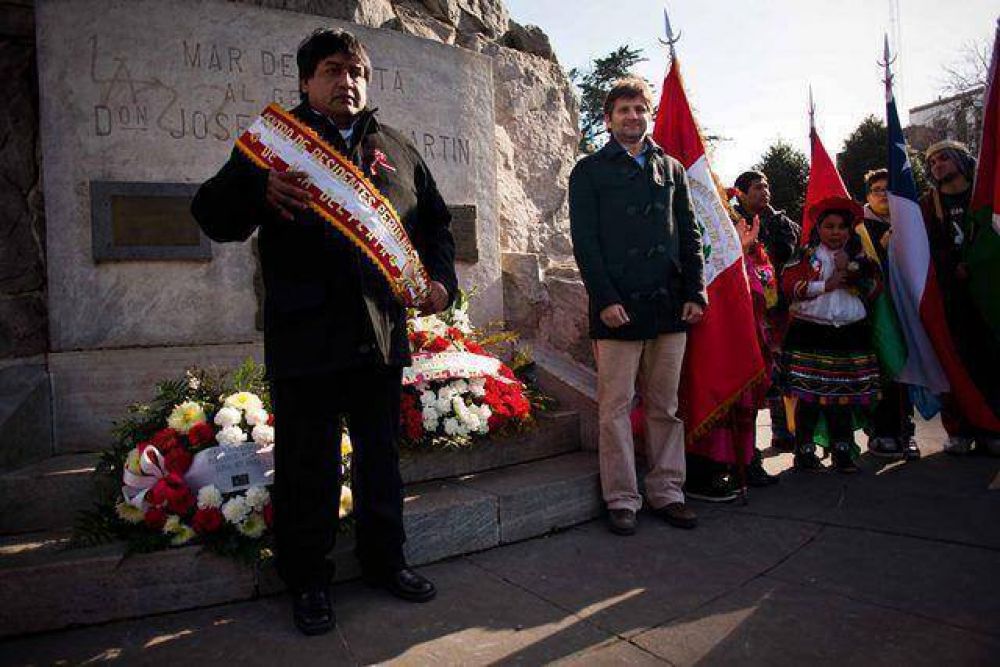 Conmemoraron el aniversario de la independencia de Per� y Ciano pidi� �convivir en armon�a�