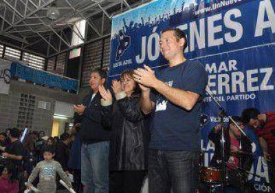 Guti�rrez inst� a los j�venes a que �hagan l�o� 