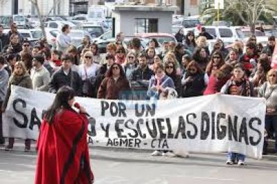 Los sindicatos aseguran que el acatamiento al paro docente super� el 90%