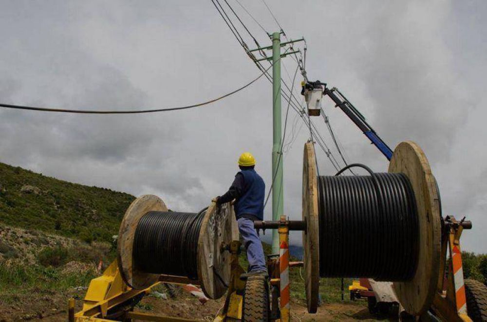 La CEB rechaza declaraciones del gremio de luz y fuerza