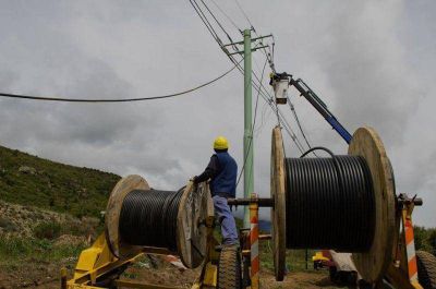 La CEB rechaza declaraciones del gremio de luz y fuerza