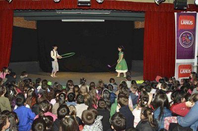 CIENTOS DE CHICOS LANUSENSES YA DISFRUTARON DE LOS ESPECTACULOS DE VACACIONES DE INVIERNO