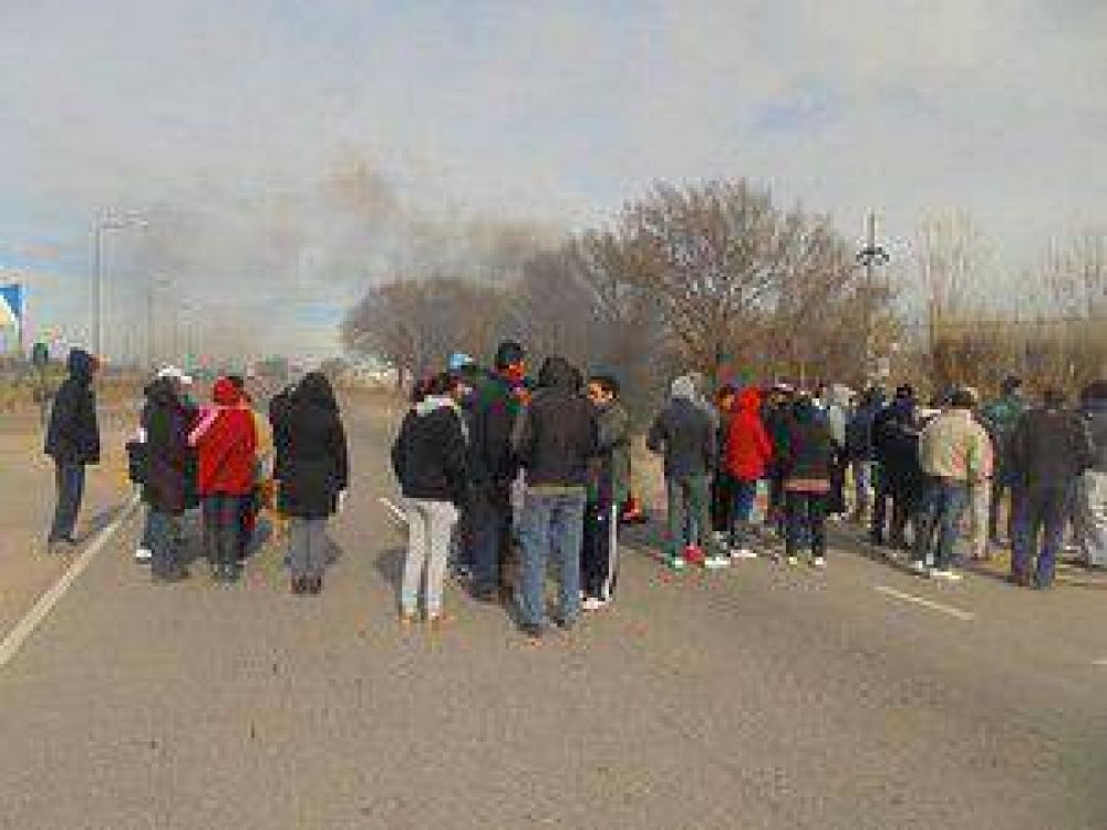  Naschel: trabajadores realizaron corte de ruta por reclamos salarial