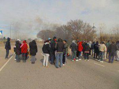  Naschel: trabajadores realizaron corte de ruta por reclamos salarial