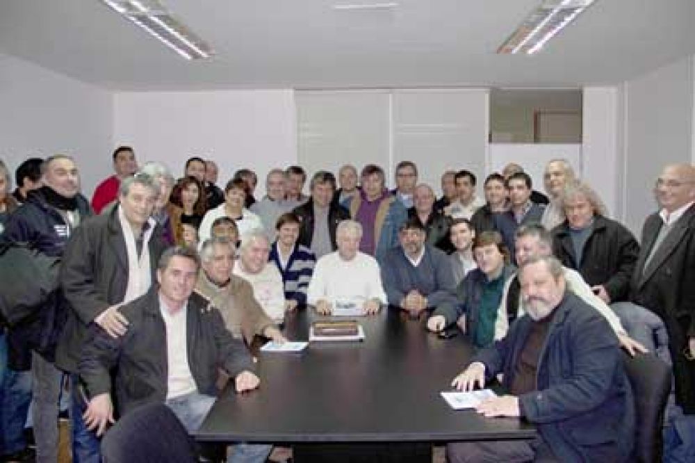 Cuartango recibi� a autoridades de la CGT Regional Avellaneda - Lan�s