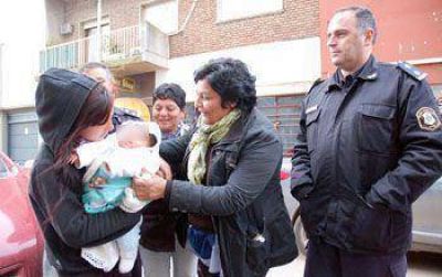 Encontraron a un beb� desaparecido el domingo y detuvieron a una joven