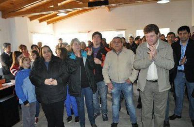 El intendente y vecinos de la Margen Sur rindieron homenaje a quien fuera la primera presidenta del barrio
