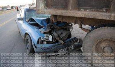 Un auto choc� la parte trasera de un carro en la ruta 188