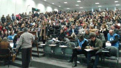 Docentes de la UNT continuar�n de paro hasta que Sileoni reabra paritarias