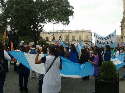 AMPARO PARA EVITAR QUE LOS DOCENTES COBREN SIN TRABAJAR