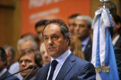  Gioja sobre Scioli: �el que se almuerza la cena se empacha�