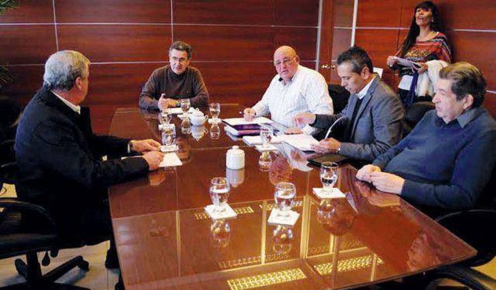 Balverdi afirm� que incrementar�n s�lo algunos montos de prestaciones